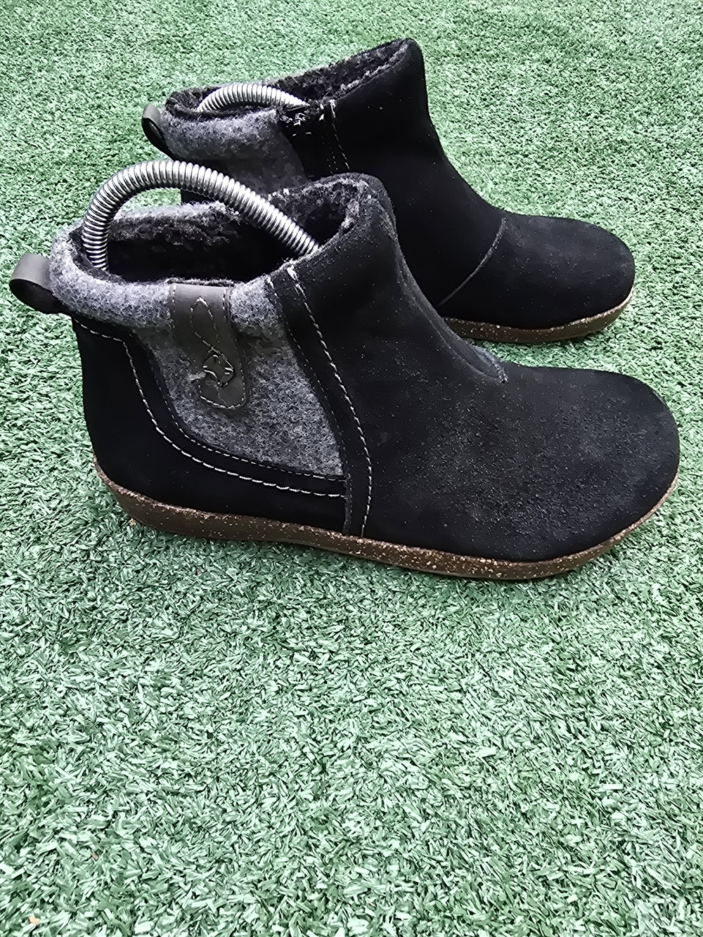 Earth Origins Aurora Jace Black Suede Fleece Ankle Boots SIZE 8